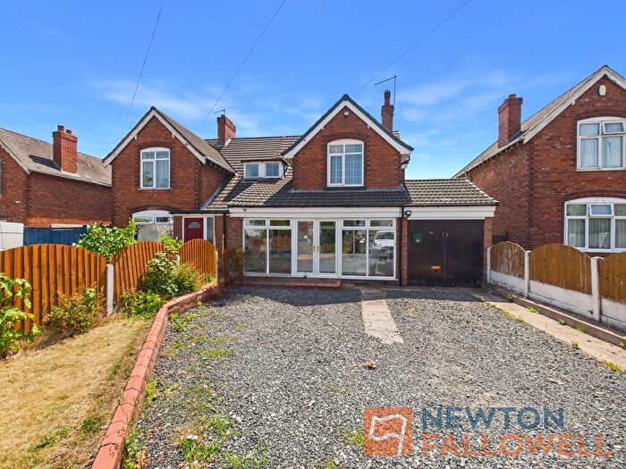 3 Bedroom Semi-Detached House For Sale In Harden Road, Walsall, WS3