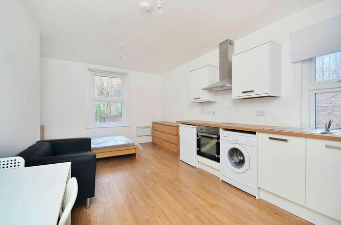 Studio To Rent In Archway Road, Highgate, London, N6