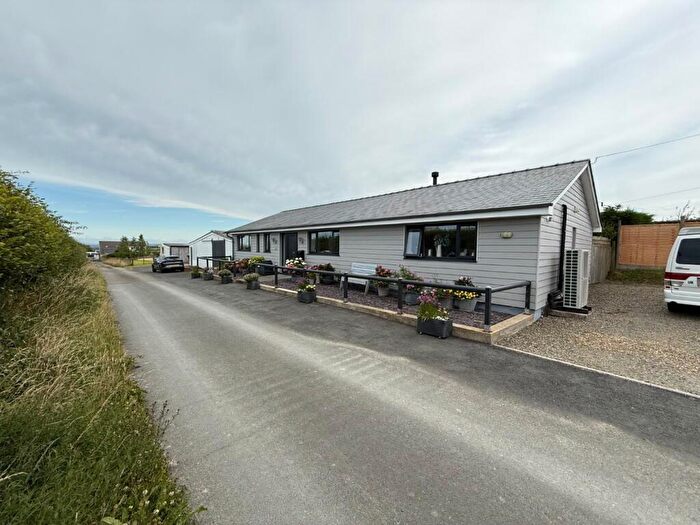 4 Bedroom Bungalow For Sale In Pentre'r Bryn, Nr New Quay, SA44