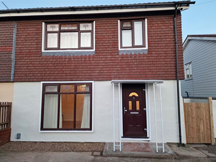 4 Bedroom Terraced House To Rent In Huntsman Road, Ilford, IG6