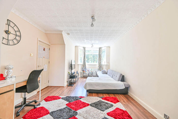 3 Bedroom End Of Terrace House For Sale In Queensbury Road, Alperton, Wembley, HA0