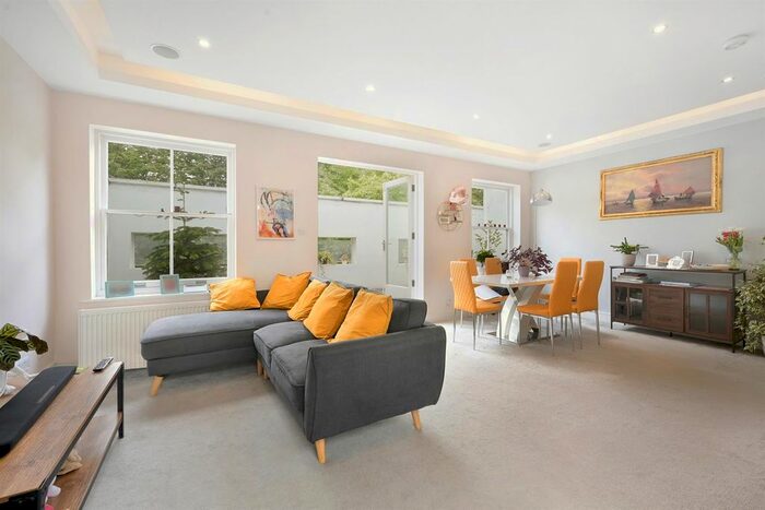 3 Bedroom Flat To Rent In Cleveland Square, Paddington, London, W2
