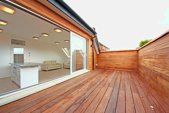 2 Bedroom Flat To Rent In Elm Avenue, London, W5