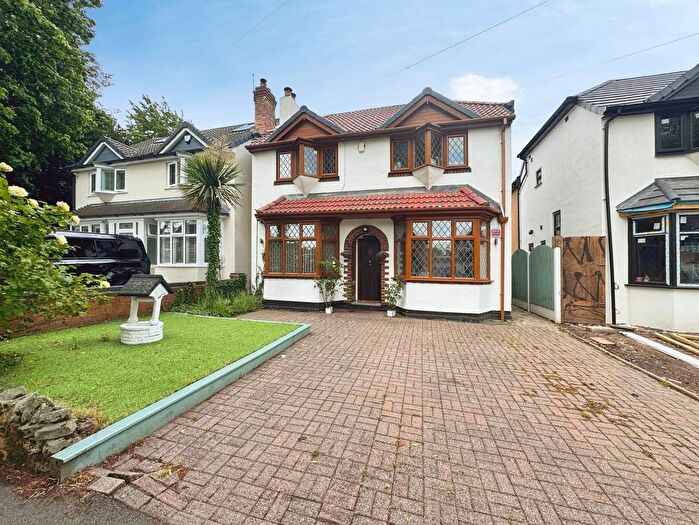 3 Bedroom Detached House For Sale In Kiniths Way, West Bromwich, B71