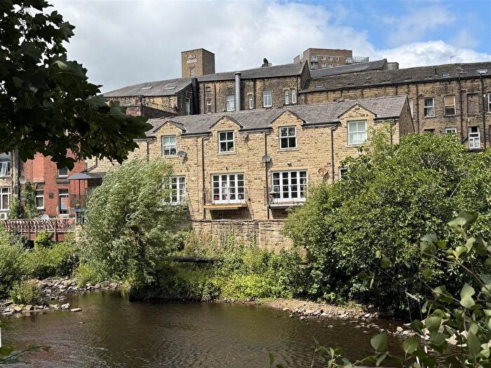 2 Bedroom Town House For Sale In Wharf Street, Sowerby Bridge, HX6