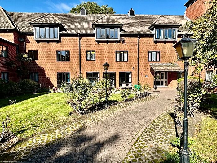 1 Bedroom Flat For Sale In Farley Court, Church Road East, Farnborough, Hampshire, GU14