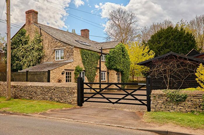 4 Bedroom Detached House For Sale In Buckland Road, Bampton, OX18