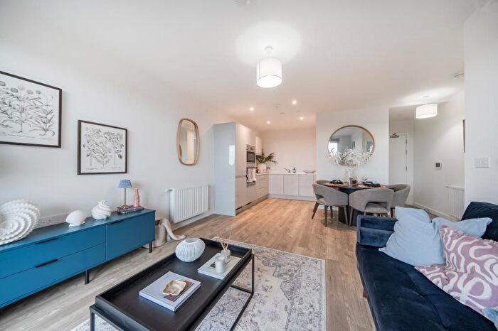 1 Bedroom Flat To Rent In Elmsleigh Road, Staines, TW18