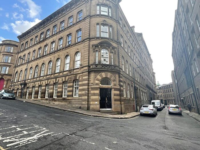 1 Bedroom Flat To Rent In Currer Street, Bradford, West Yorkshire, BD1