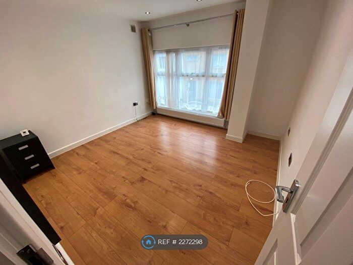 2 Bedroom Flat To Rent In Harringay, London, N4