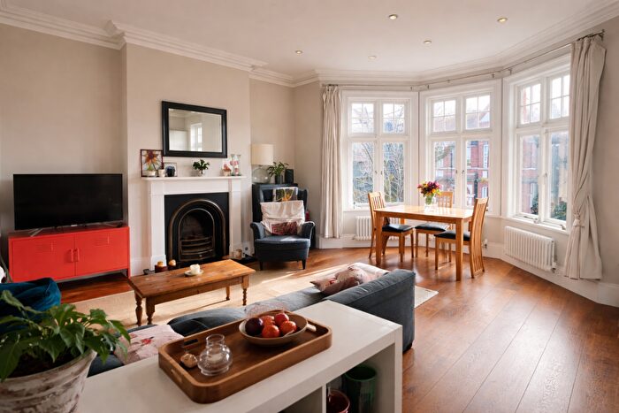 3 Bedroom Maisonette To Rent In St. Pauls Avenue, London, NW2