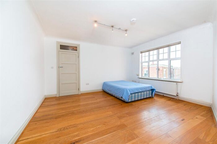 Apartment To Rent In Haverstock Hill, London, NW3