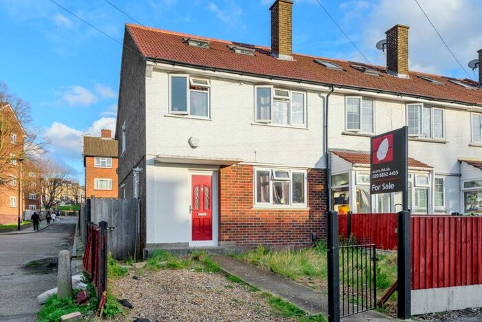 5 Bedroom Semi-Detached House To Rent In Longbridge Way London, SE13