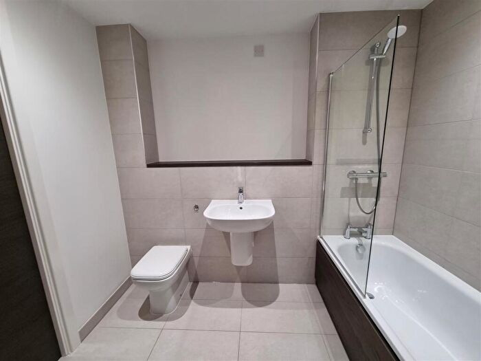 2 Bedroom Apartment To Rent In Downtown, Woden Street, Salford, M5