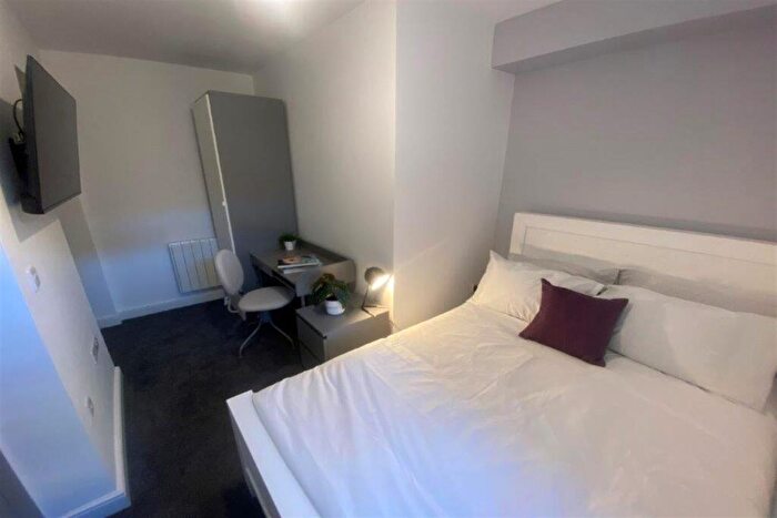 5 Bedroom Apartment To Rent In High Road, Beeston, NG9