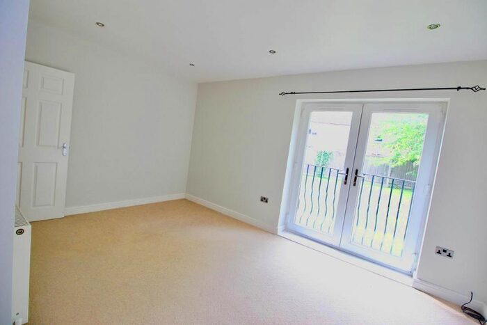 2 Bedroom Flat To Rent In Manor Rise, Stone, Staffordshire, ST15