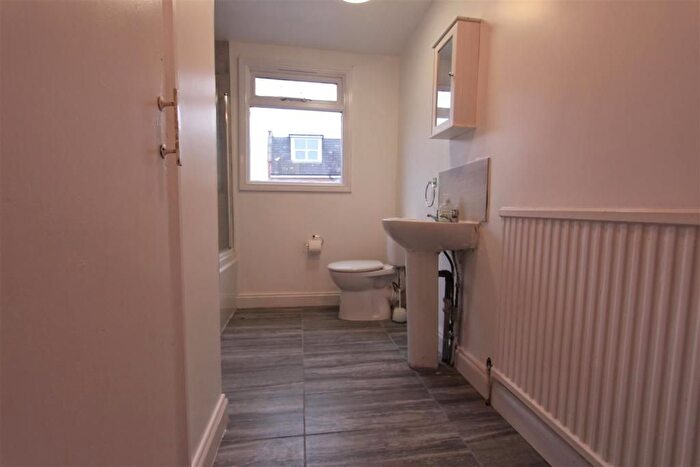 2 Bedroom Flat To Rent In Shrubbery Road, Edmonton, N9