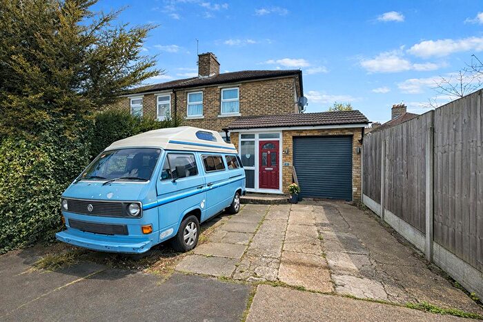 3 Bedroom Semi Detached House For Sale In Southgate Road, Purfleet, RM19