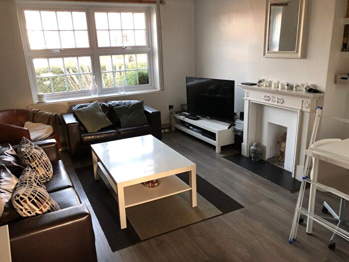 1 Bedroom Detached House To Rent In Colney Hatch Lane, London, N10