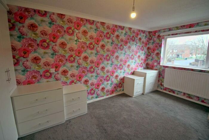 3 Bedroom Town House To Rent In Cleves Court, Heywood, OL10