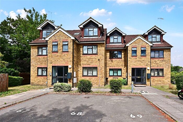 2 Bedroom Flat For Sale In Staines, Surrey, TW18