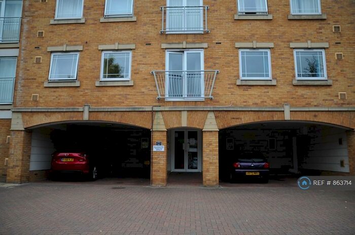3 Bedroom Flat To Rent In New Stairs, Gillingham, ME4