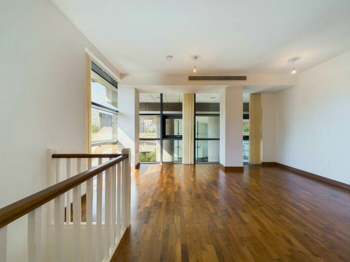 2 Bedroom Flat To Rent In High Street, Stratford, London, &# Bed Flat, E15