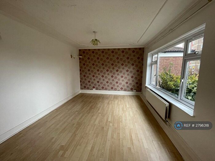 3 Bedroom Terraced House To Rent In The Coppins, Croydon, CR0