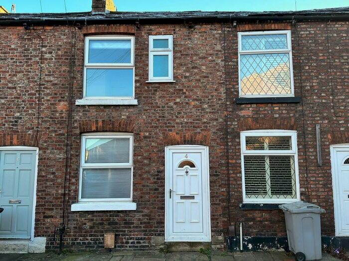 2 Bedroom Terraced House To Rent In River Street, Macclesfield, SK11