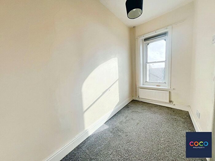 2 Bedroom Flat For Sale In Fortuneswell, Portland, Dorset, DT5
