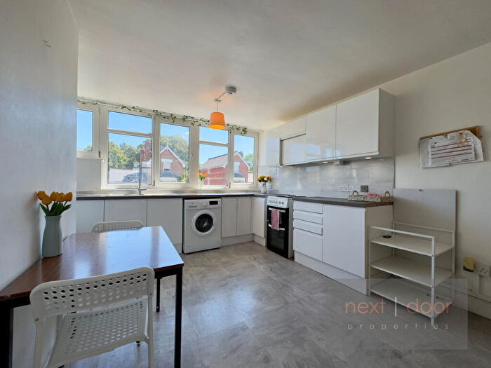 3 Bedroom Apartment To Rent In Flodden Road, Oval, SE5