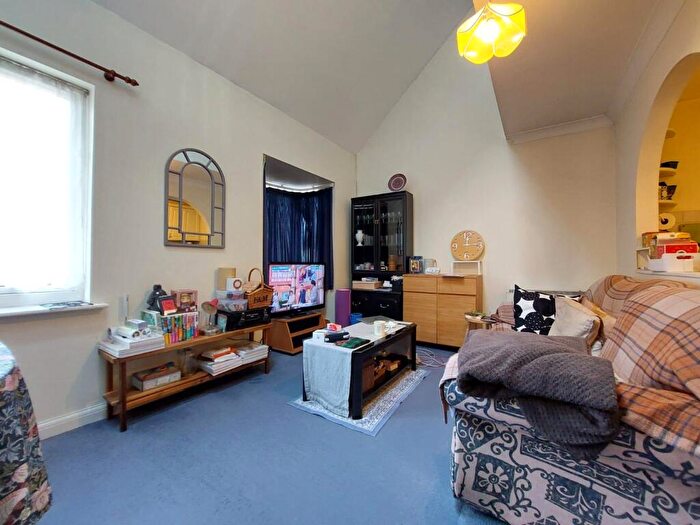 2 Bedroom Maisonette To Rent In Dorset Mews, Finchley, N3