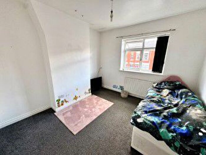 3 Bedroom Semi-Detached House For Sale In Ash Road, Denton, Manchester, M34