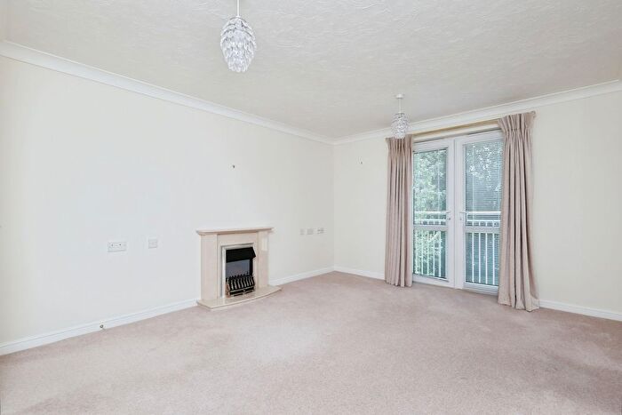1 Bedroom Flat For Sale In Aire Valley Court, Bingley, BD16
