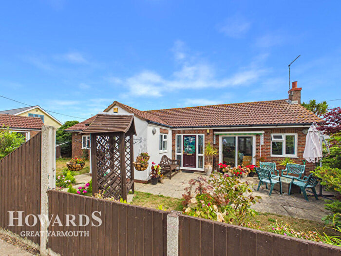 3 Bedroom Detached Bungalow For Sale In Long Beach Estate, Hemsby, NR29