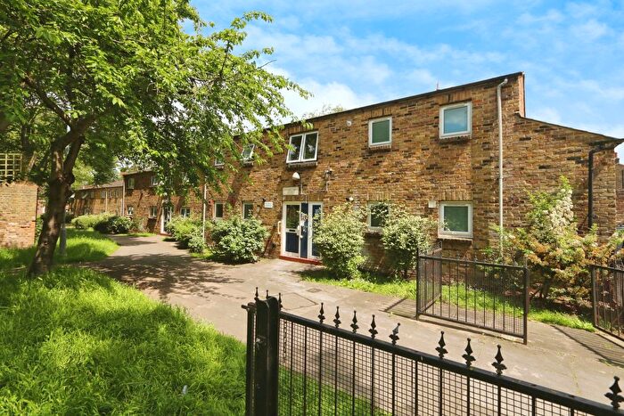 1 Bedroom Flat To Rent In Knowles Walk, SW4