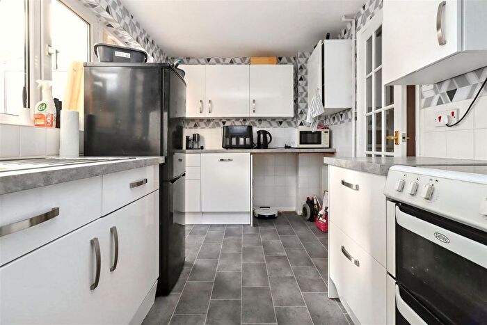 2 Bedroom Terraced House For Sale In Corner Croft, Clevedon, BS21