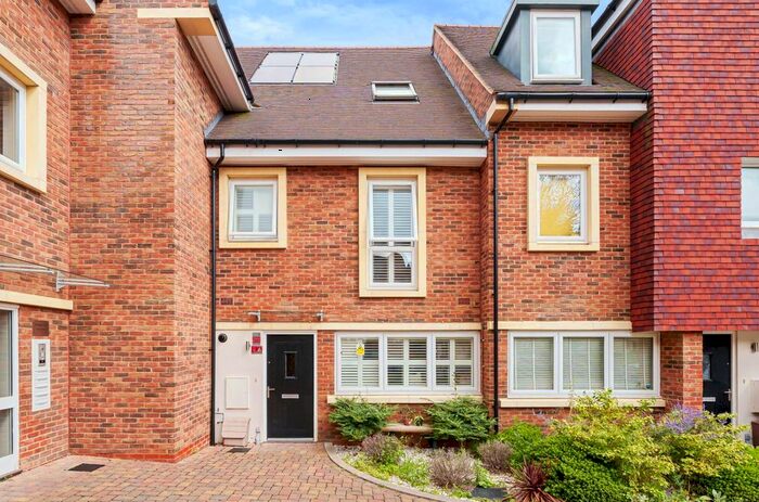 5 Bedroom Terraced House To Rent In Ash Tree Close, Orpington, BR6