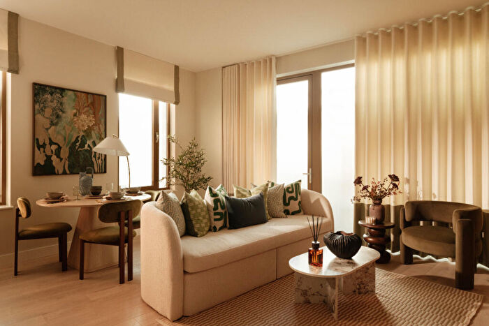 2 Bedroom Apartment For Sale In The Waterside, Bromley-by-Bow, E3