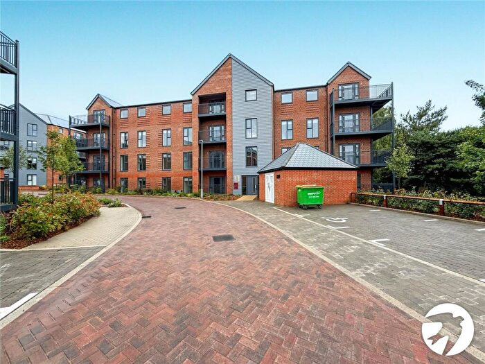 2 Bedroom Flat To Rent In Abbey Wood Road, Kings Hill, West Malling, Kent, ME19