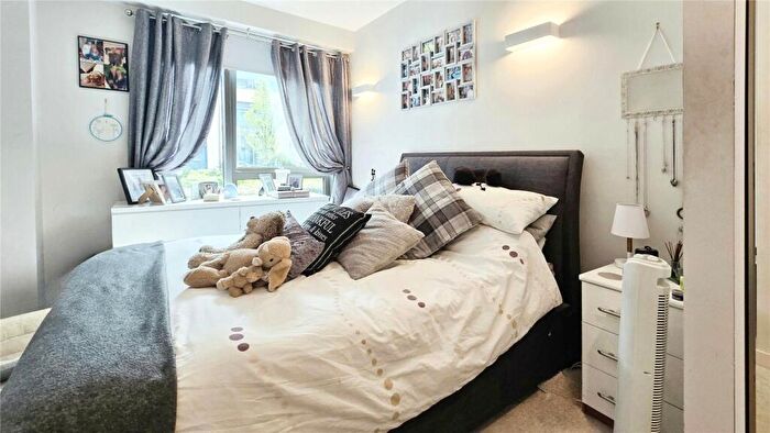 2 Bedroom Apartment For Sale In Wokingham Road, Bracknell, Berkshire, RG42