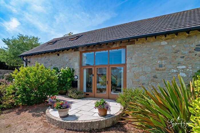 4 Bedroom Barn Conversion For Sale In Puckwell Farm, Niton, PO38