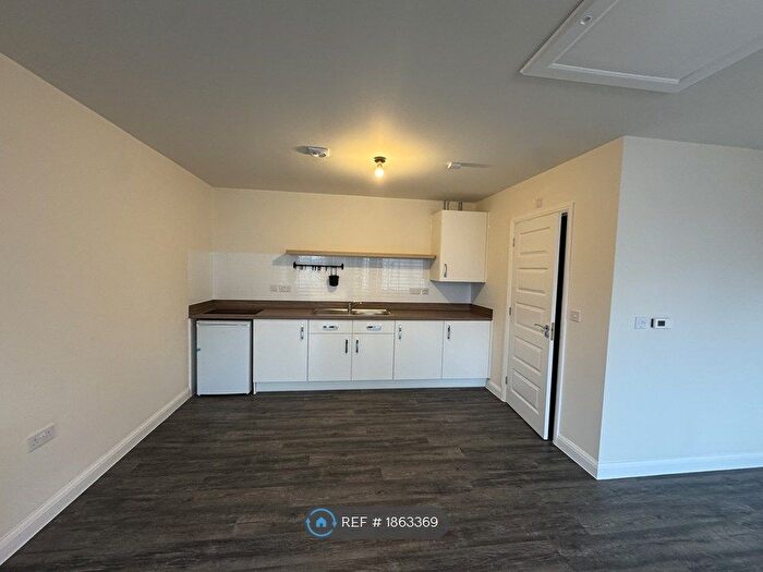 Studio To Rent In Osprey Drive, Trumpington, Cambridge, CB2