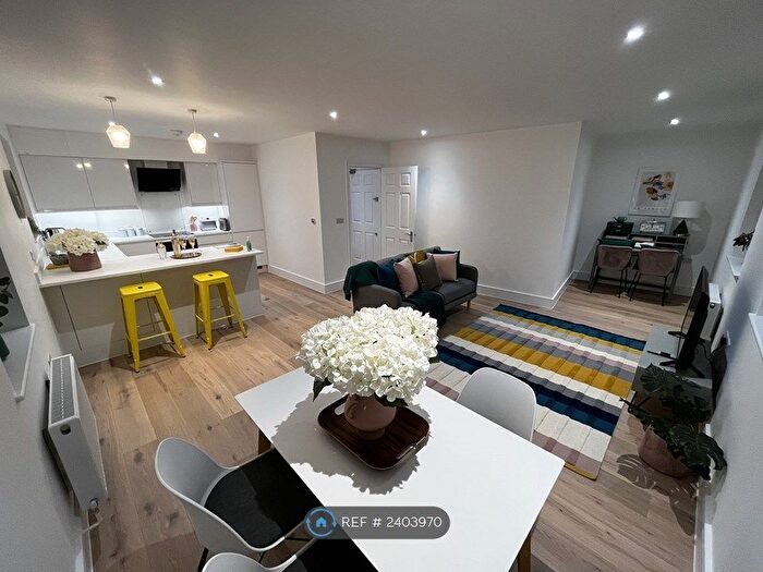 2 Bedroom Flat To Rent In Walton Road, East Molesey, KT8