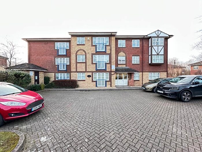 2 Bedroom Flat To Rent In Ermine Place, Earls Meade, Luton, Bedfordshire, LU2