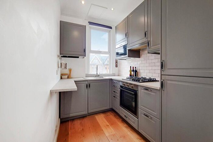 2 Bedroom Flat To Rent In Manor Road, Beckenham, BR3