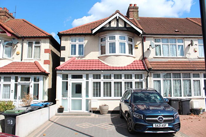 3 Bedroom End Of Terrace House For Sale In Mitcham Road, Croydon, CR0