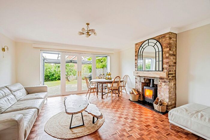 3 Bedroom Detached House For Sale In St. Cleres Way, Chelmsford, CM3