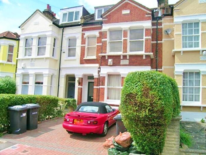 2 Bedroom Flat To Rent In Gleneagle Road, London, SW16
