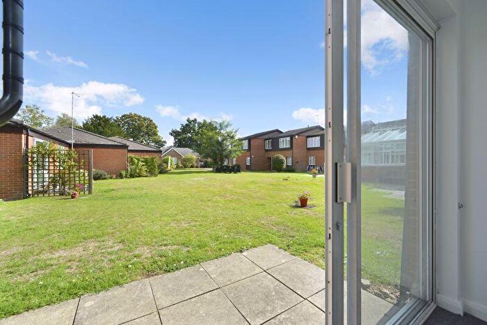 1 Bedroom Flat For Sale In Hesketh Close, Cranleigh, GU6